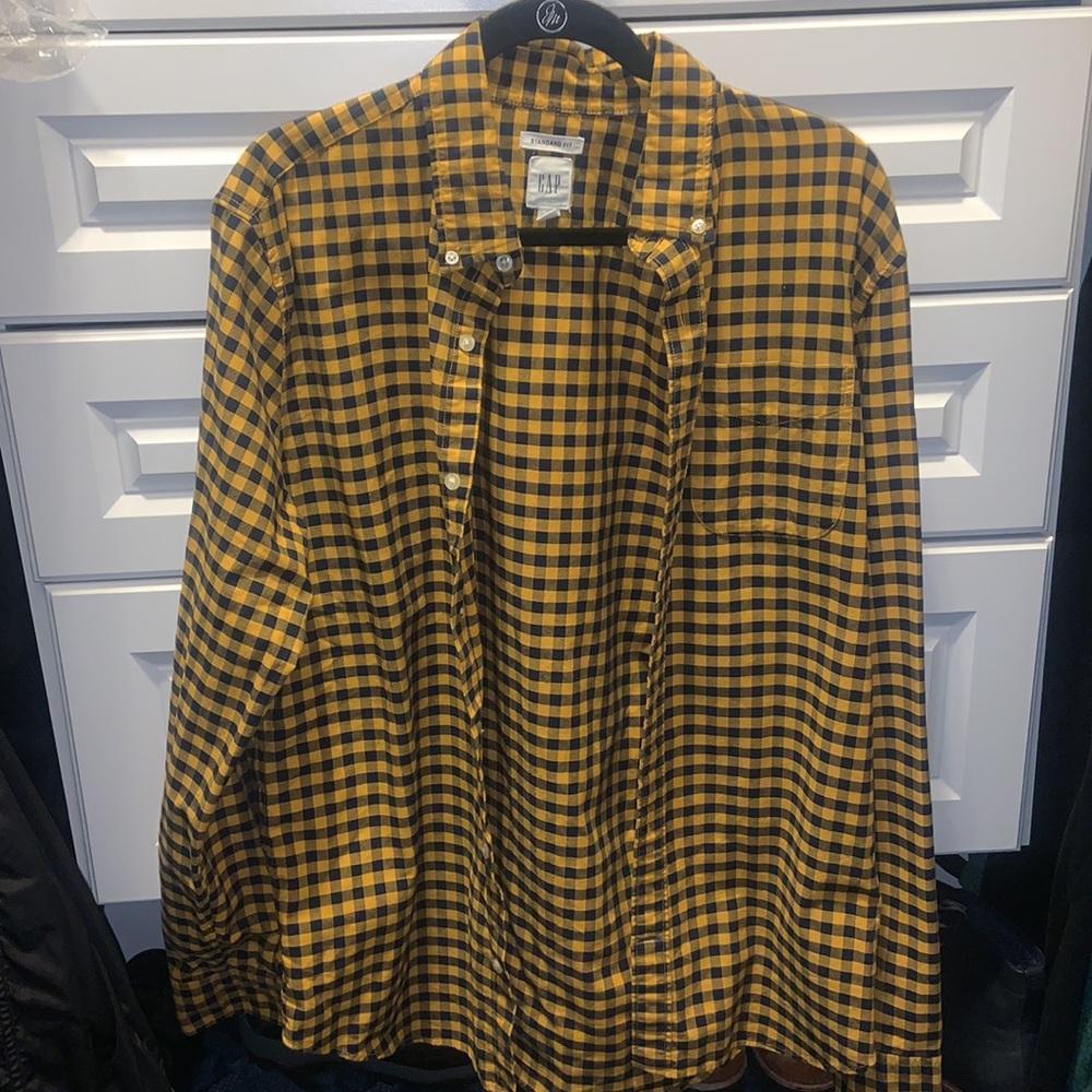 Black and Yellow Gap Button down Men’s Standard Fit